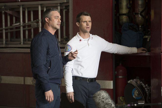 Chicago Fire - Season 7 - I'm Not Leaving You - Photos - Taylor Kinney, Jesse Spencer
