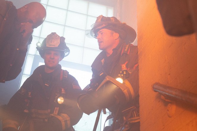 Chicago Fire - I'm Not Leaving You - Photos - Jesse Spencer, Taylor Kinney