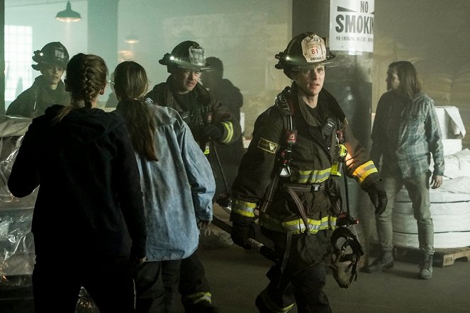 Chicago Fire - Season 7 - I'm Not Leaving You - Photos - Miranda Rae Mayo, Taylor Kinney, Jesse Spencer