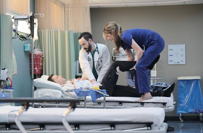 Atlanta Medical - Season 2 - Tiefgefroren - Filmfotos - Nathan Anderson, Tasso Feldman, Jane Leeves