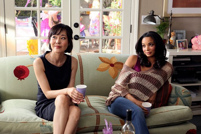 Mistresses - Pilot - Photos - Yunjin Kim, Rochelle Aytes