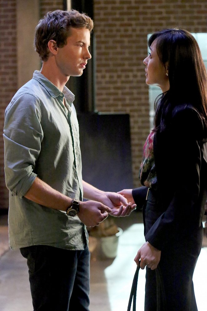 Mistresses - Season 1 - A Kiss Is Just a Kiss? - Z filmu - Erik Stocklin, Yunjin Kim