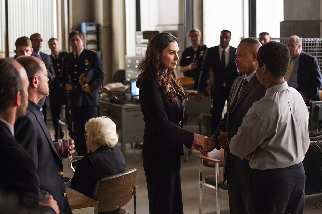 Powers - Season 1 - The Raconteur of the Funeral Circuit - Photos - Michelle Forbes