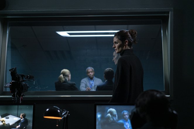 Absentia - Committed - Do filme - Stana Katic