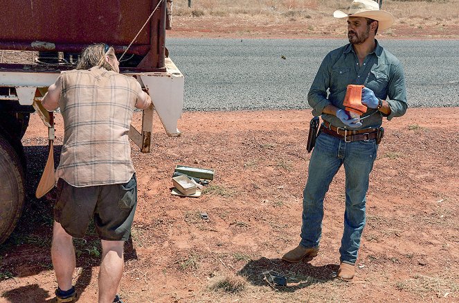 Mystery Road: The Series - Chasing Ghosts - Do filme