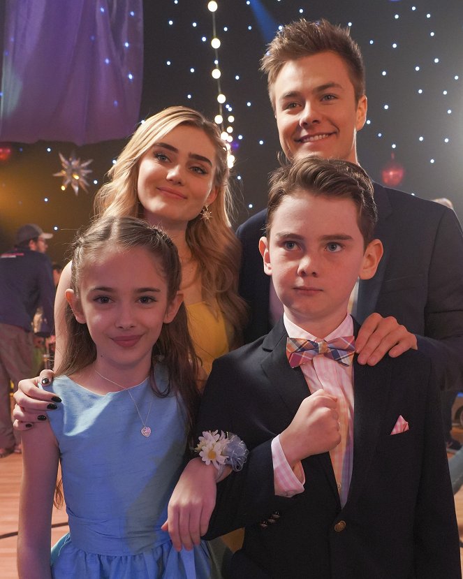 American Housewife - Le Bal - Tournage - Julia Butters, Meg Donnelly, Peyton Meyer, Evan O'Toole