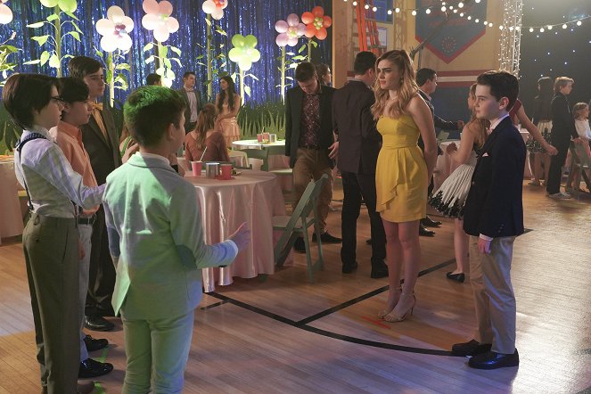 American Housewife - Le Bal - Film - Meg Donnelly, Evan O'Toole