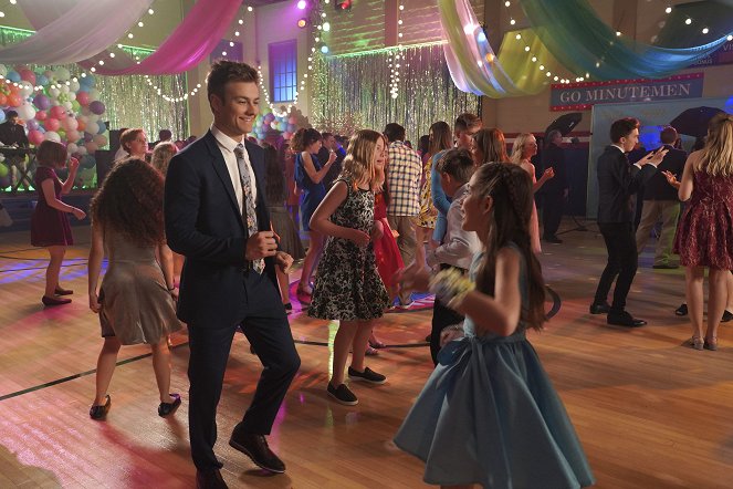 American Housewife - The Dance - Photos - Peyton Meyer, Julia Butters