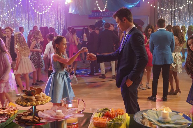 American Housewife - The Dance - Photos - Julia Butters, Peyton Meyer