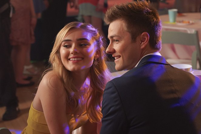 American Housewife - The Dance - Photos - Meg Donnelly, Peyton Meyer