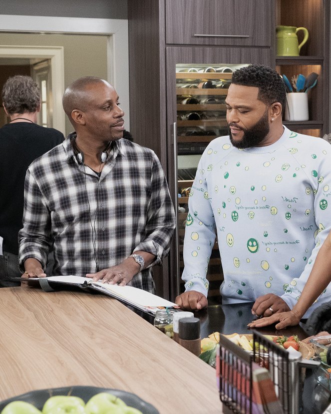 Black-ish - Season 5 - Is It Desert or Dessert? - Photos - Anthony Anderson