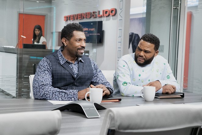 Black-ish - Is It Desert or Dessert? - Photos - Deon Cole, Anthony Anderson