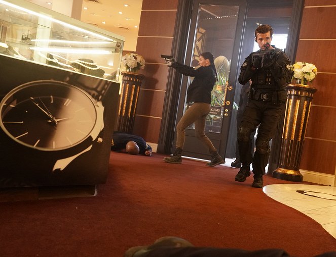 MARVEL's Agents Of S.H.I.E.L.D. - Season 6 - Neuronale Fenster - Filmfotos - Chloe Bennet, Iain De Caestecker