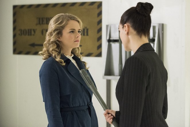 Supergirl - Will The Real Miss Tessmacher Please Stand Up? - Photos - Melissa Benoist