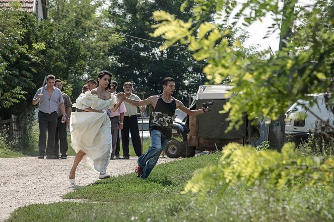 Egynyári kaland - Strandszezon - Filmfotos - Viola Lotti Gombó, Gergő Mikola