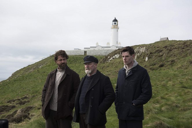 O Mistério da Ilha Flannan - De filmagens - Gerard Butler, Peter Mullan, Connor Swindells