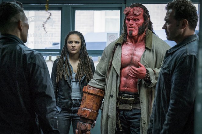 Hellboy - De la película - Sasha Lane, David Harbour