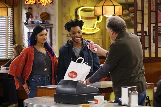 Superior Donuts - Season 2 - Friends Without Benefits - Photos - Jermaine Fowler