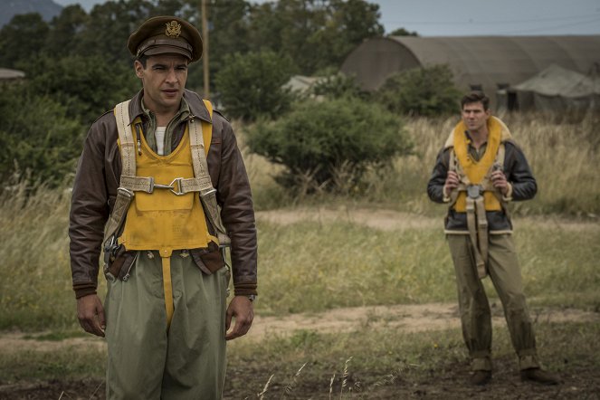 Catch-22 - Episode 4 - Kuvat elokuvasta - Christopher Abbott