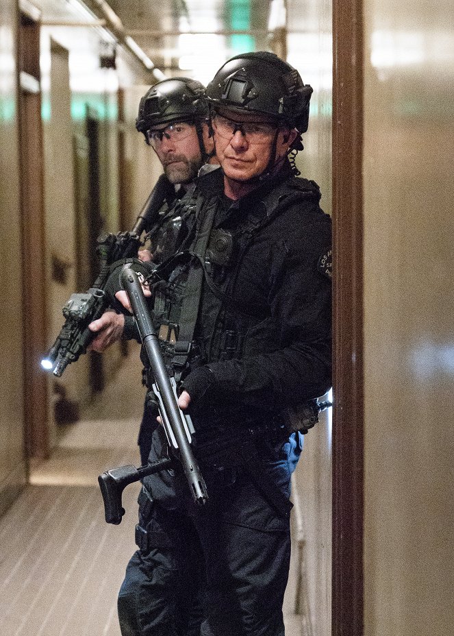 S.W.A.T. - Season 2 - Day of Dread - Photos - Jay Harrington, Kenny Johnson