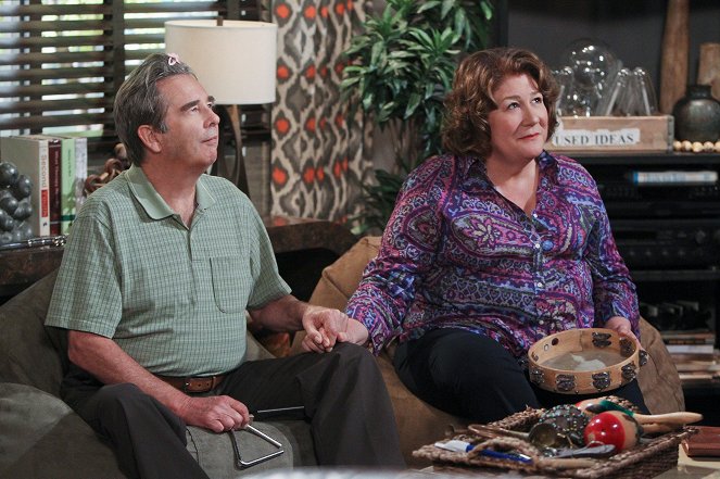Millerovci - The Mother Is In - Z filmu - Beau Bridges, Margo Martindale