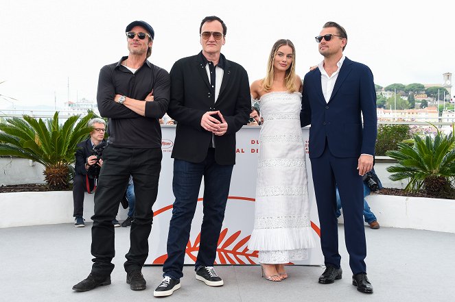 Pewnego razu w Hollywood - Z imprez - "Once Upon A Time In Hollywood" Photocall - The 72nd Annual Cannes Film Festival - Brad Pitt, Quentin Tarantino, Margot Robbie, Leonardo DiCaprio