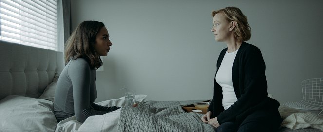 Do temnoty - Série 1 - Z filmu - Aurora Perrineau, Samantha Mathis