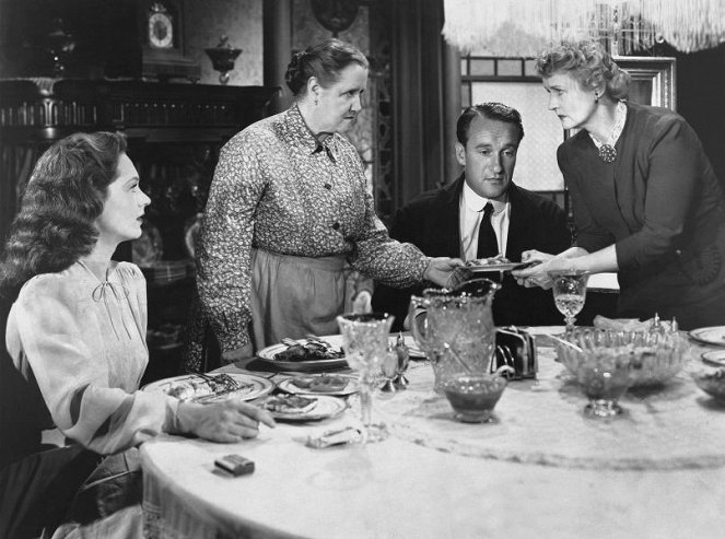 The Strange Affair of Uncle Harry - Z filmu - Geraldine Fitzgerald, George Sanders, Sara Allgood