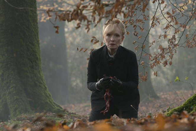 A Discovery of Witches - Season 1 - Episode 5 - Van film - Lindsay Duncan
