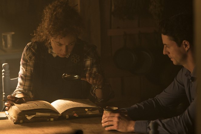 A Discovery of Witches - Filmfotos - Alex Kingston, Matthew Goode