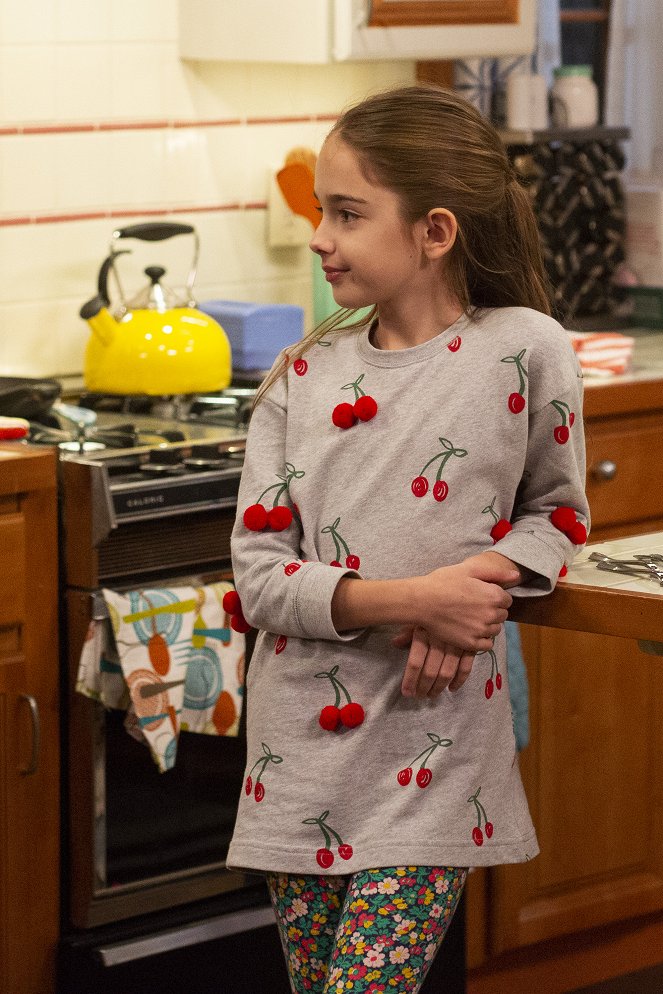 American Housewife - A Mom's Parade - Photos - Julia Butters