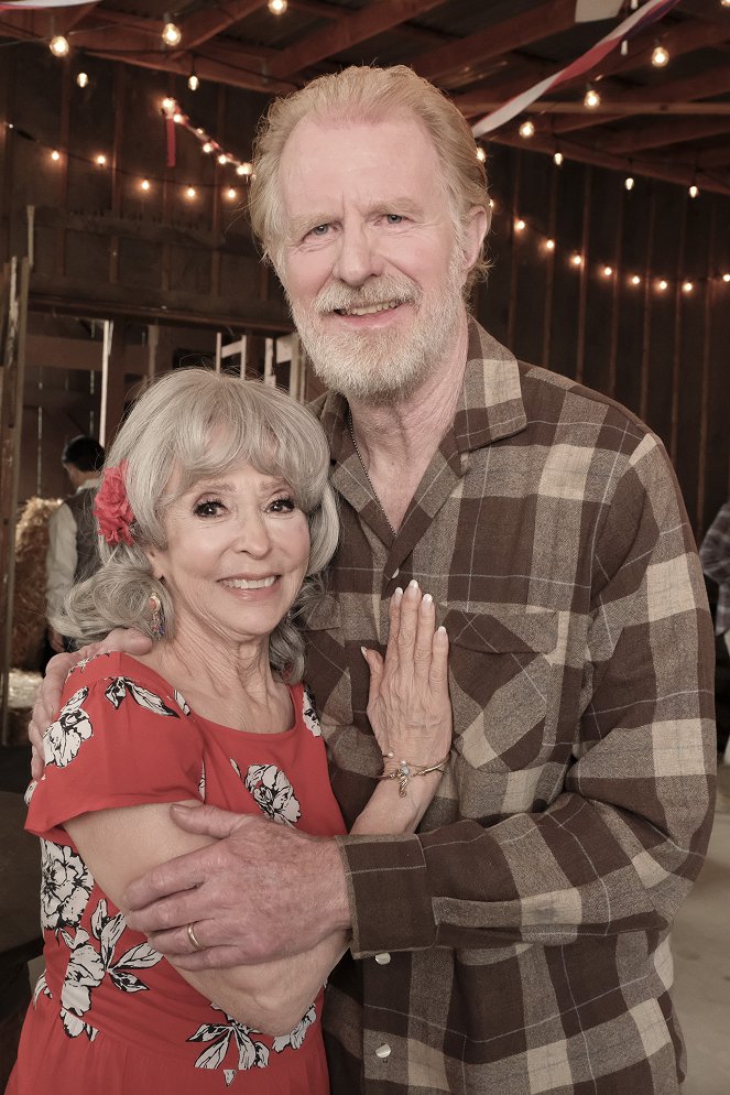 Bless This Mess - Eukonkantoa - Kuvat kuvauksista - Rita Moreno, Ed Begley Jr.