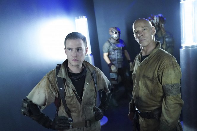 MARVEL's Agents Of S.H.I.E.L.D. - Season 6 - Angst und Schrecken auf dem Planeten Kitson - Dreharbeiten - Iain De Caestecker, Joel Stoffer