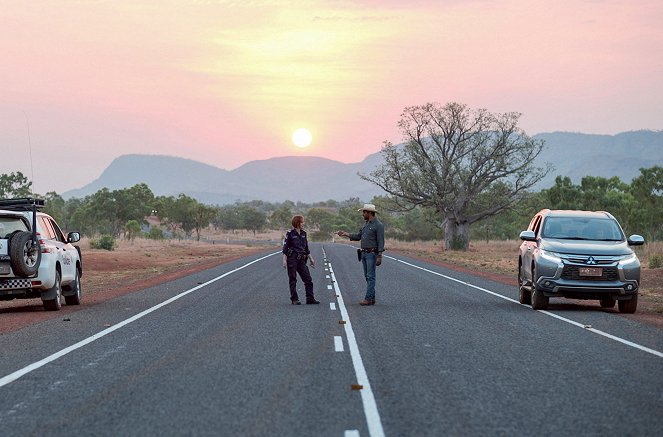 Mystery Road: The Series - The Truth - Van film