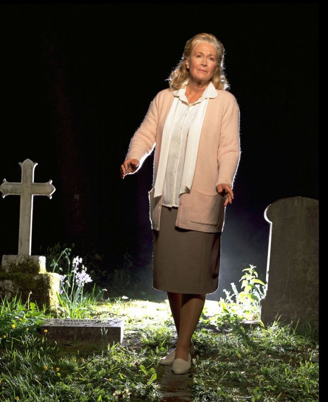 Living with the Dead - Promoción - Diane Ladd