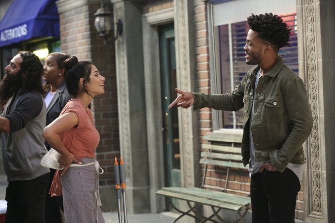Superior Donuts - What the Truck? - Photos - Diane Guerrero, Jermaine Fowler