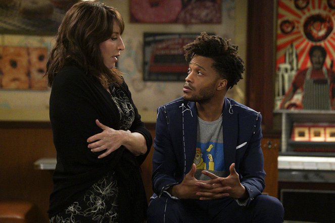 Superior Donuts - Donut Day Afternoon - Photos - Katey Sagal, Jermaine Fowler