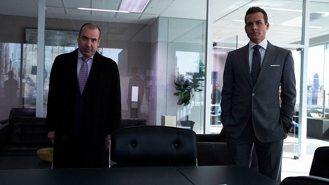 Suits, avocats sur mesure - Season 8 - Harvey - Film - Rick Hoffman, Gabriel Macht