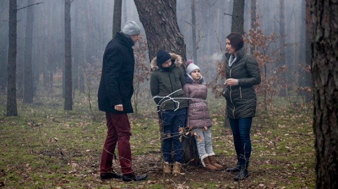 Echo serca - Season 1 - Episode 9 - Z filmu - Filip Zalega, Julianna Piotrowska, Magdalena Kizinkiewicz