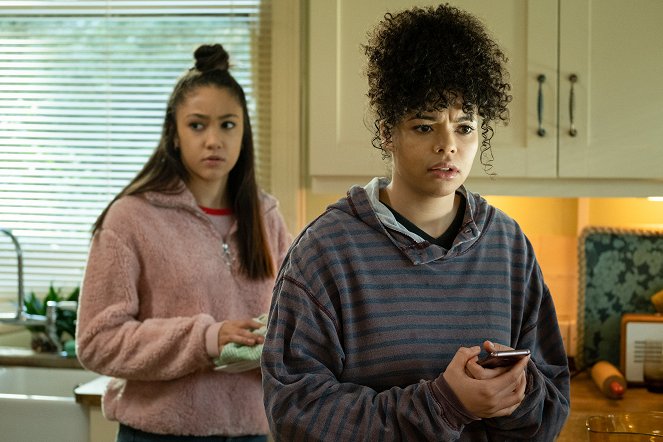 Years and Years - Episode 3 - Photos - Jade Alleyne, Lydia West