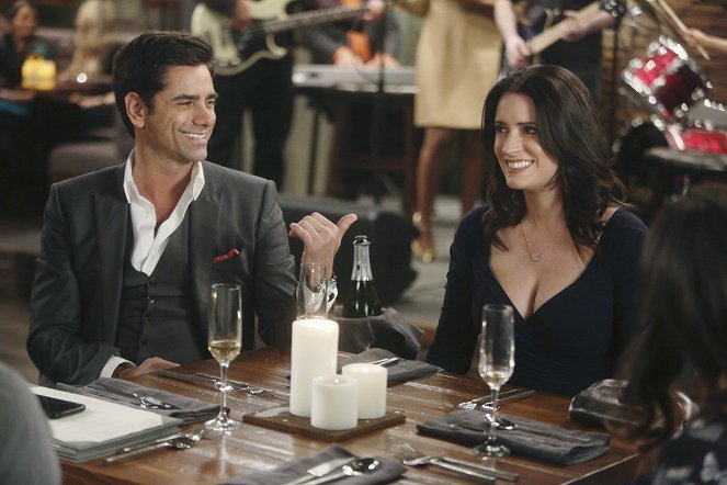 Grandfathered - The Boyfriend Experience - Photos - John Stamos, Paget Brewster