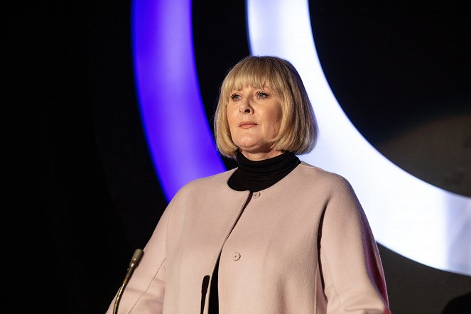 MotherFatherSon - Episode 7 - Film - Sarah Lancashire