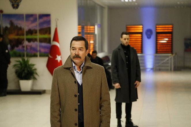 Láska a nenávist Istanbulu - Epizoda 1 - Z filmu - Fikret Kuşkan