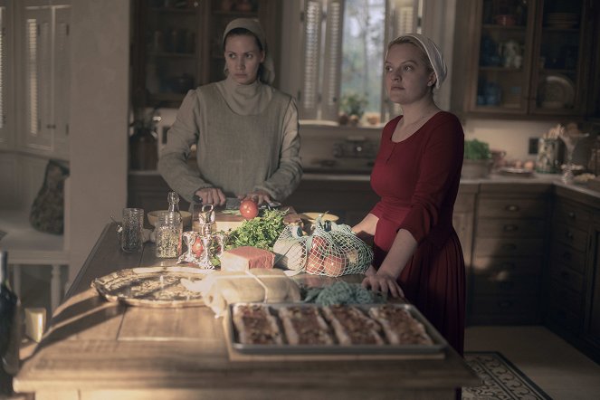 The Handmaid's Tale - Obacht - Filmfotos - Kristen Gutoskie, Elisabeth Moss
