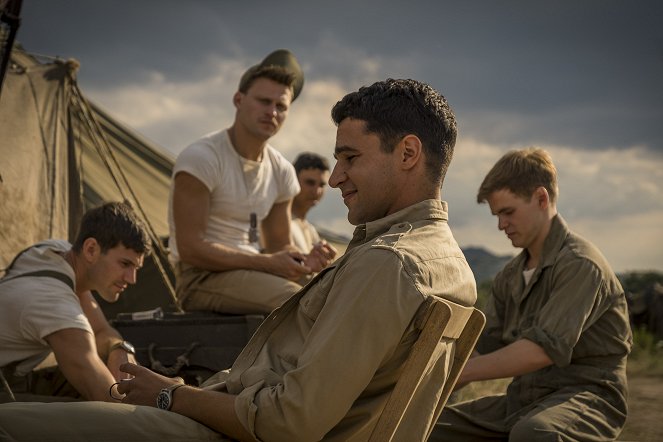 Catch-22 - Episode 6 - Kuvat elokuvasta - Christopher Abbott