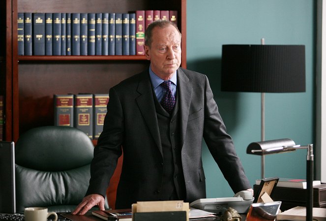 Law & Order: UK - Season 5 - Tick Tock - Filmfotók - Peter Davison