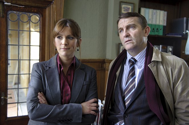 Law & Order: UK - Season 5 - Intent - Photos - Anna Wilson-Jones, Bradley Walsh