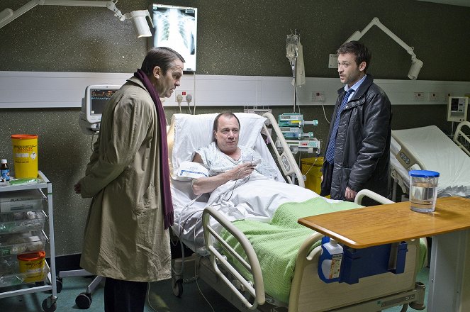 Law & Order: UK - Season 6 - Immune - Photos - Bradley Walsh, Rob Jarvis, Paul Nicholls
