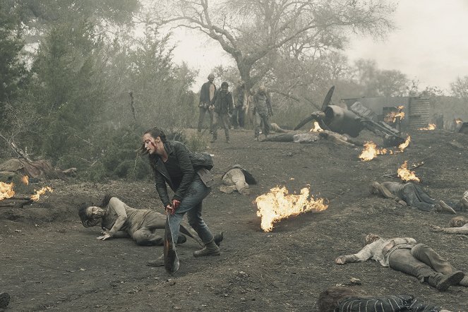 Fear the Walking Dead - Season 5 - Here to Help - Van film - Alycia Debnam-Carey
