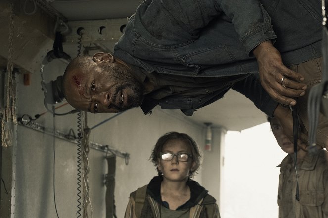 Fear the Walking Dead - Here to Help - Photos - Lennie James, Cooper Dodson